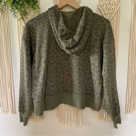 NIKE Women’s Get Fit Pullover Green Leopard Cropped Training Hoodie Size XS - Picture 2 of 14